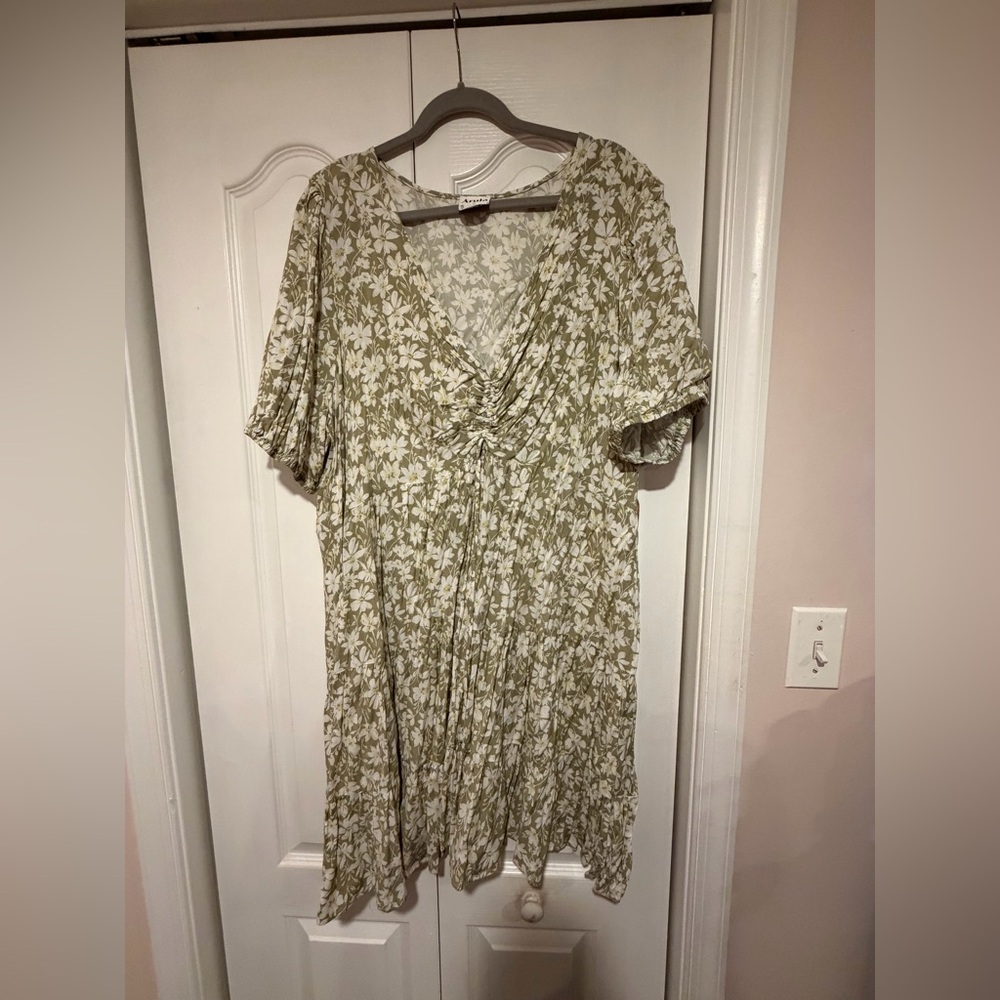 NWT ARULA Green Floral Dress
